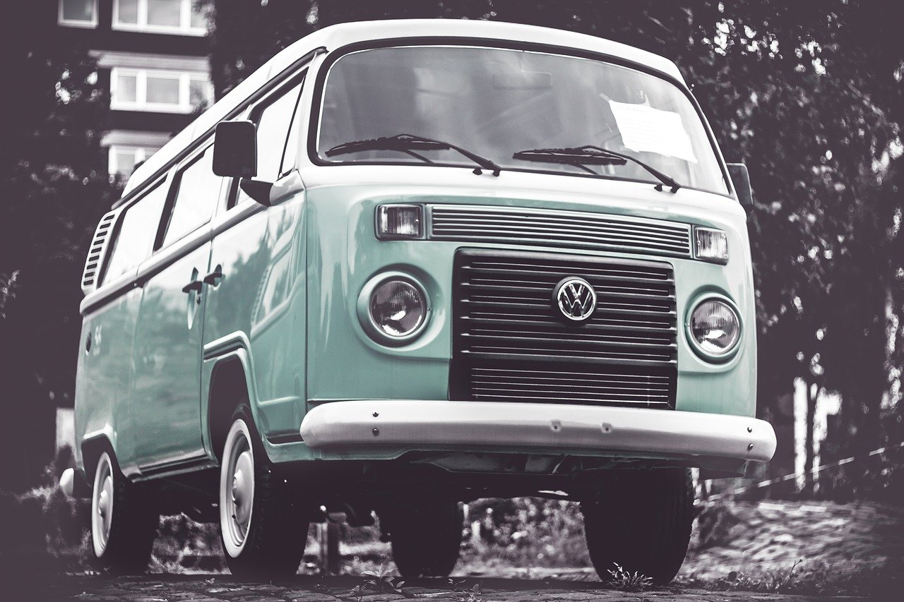 Bus osobowy czy kombi – jakie auto dla dużej rodziny?