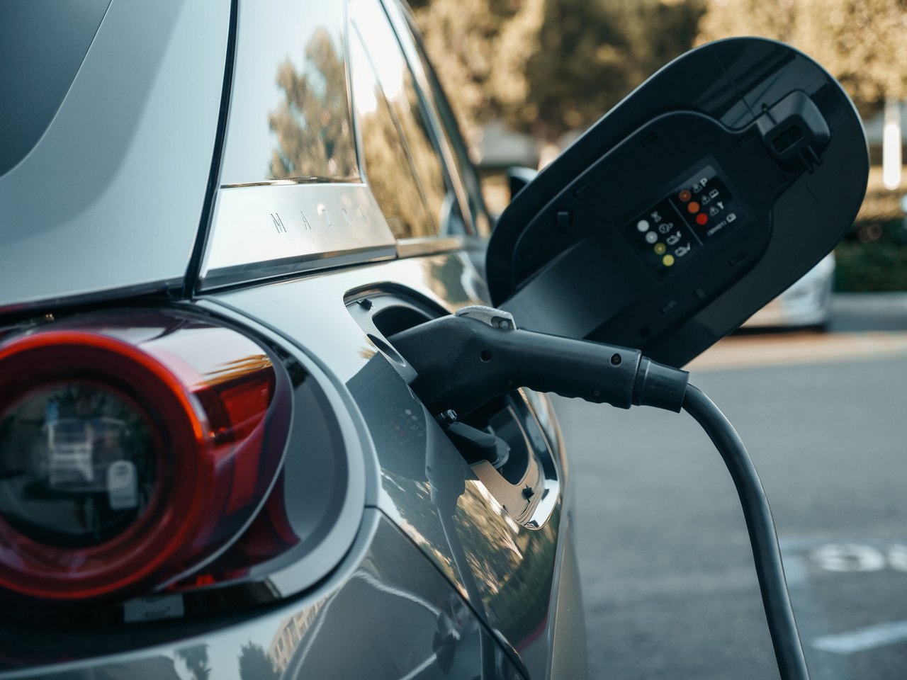 Newsy bp w przyszłym roku uruchomi możliwość ładowania aut elektrycznych. Stacje mają zamienić się w centra kompleksowej obsługi kierowców